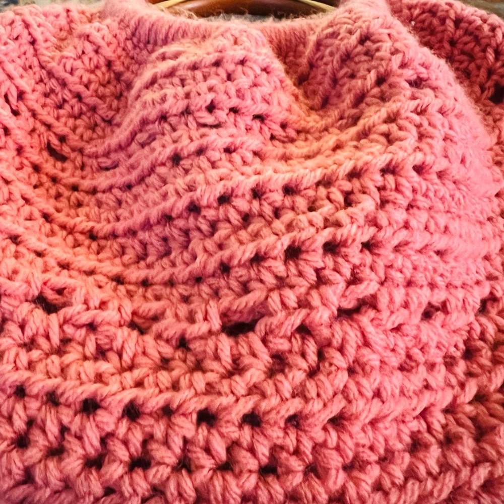 SOLD ***Pink Crochet Handbag with Wooden Handles - Picture 2 of 3